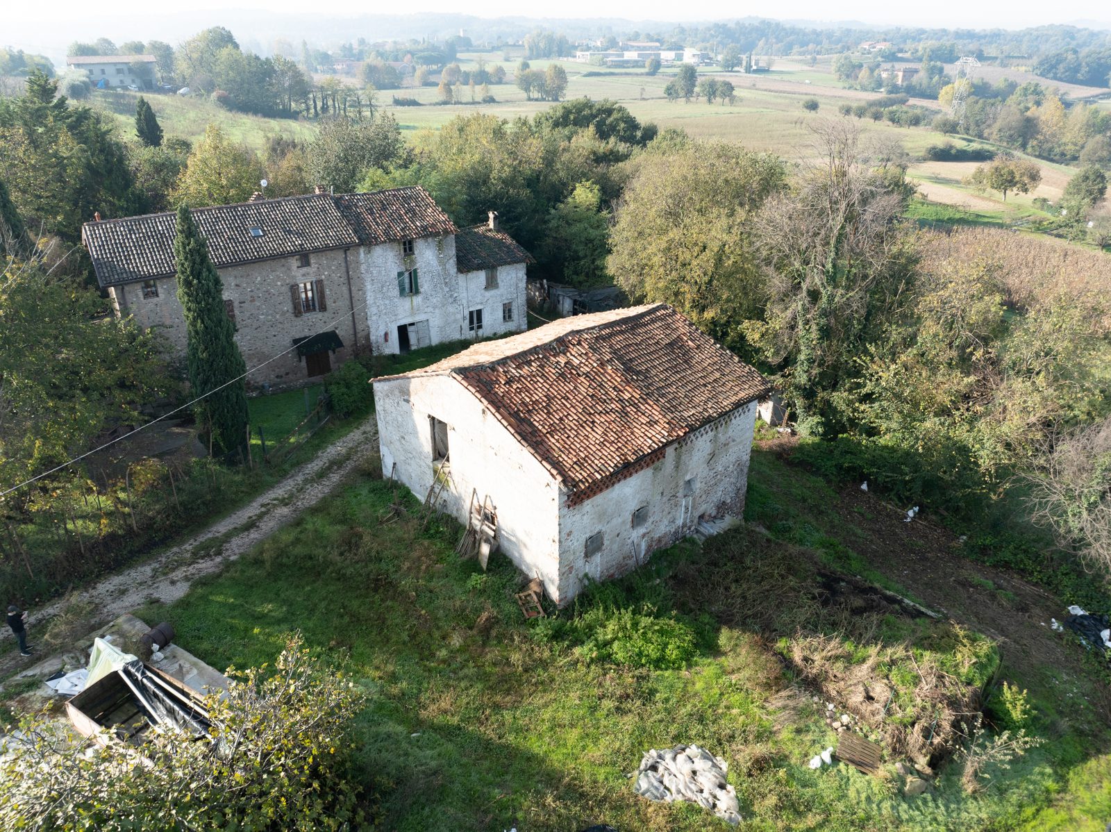 Rustico mit Scheune zur Sanierung in Castellaro Lagusello
