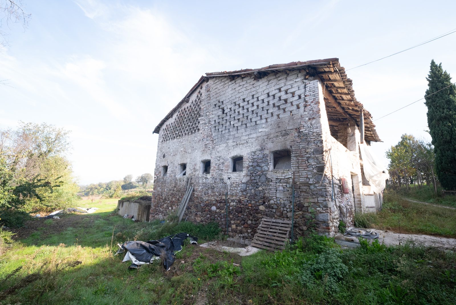 Rustico mit Scheune zur Sanierung in Castellaro Lagusello
